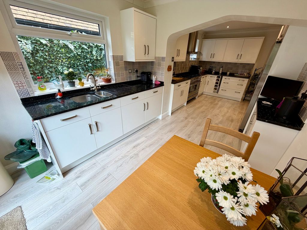 Property photo 3 of 41 Img_0085.Jpeg