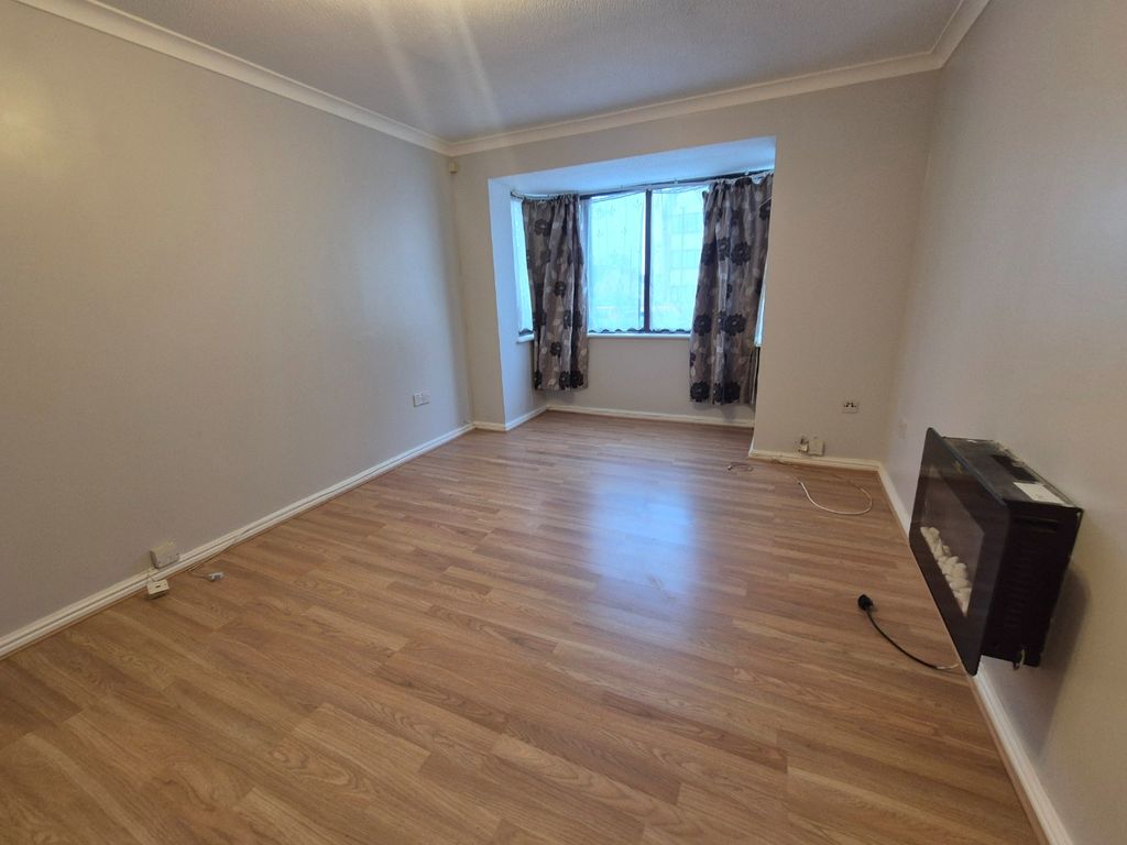 Property photo 2 of 6 4598973