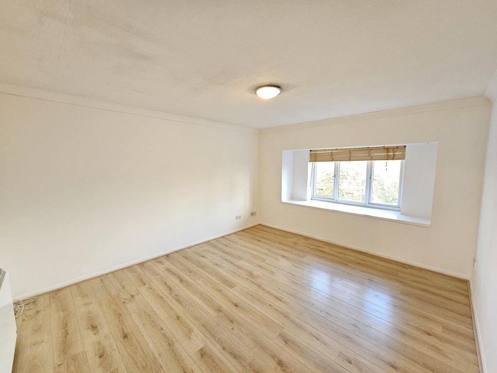 Property photo 1 of 6 Living Room