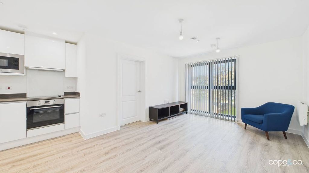 Property photo 2 of 12 4036565