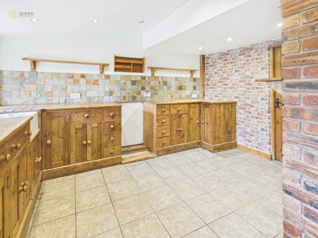 Property photo 3 of 30 Cam04425G0Pr0353Still019