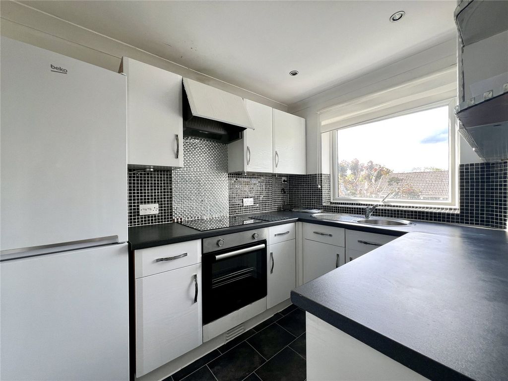 Property photo 3 of 11 Kitchen