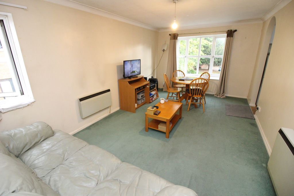 Property photo 2 of 6