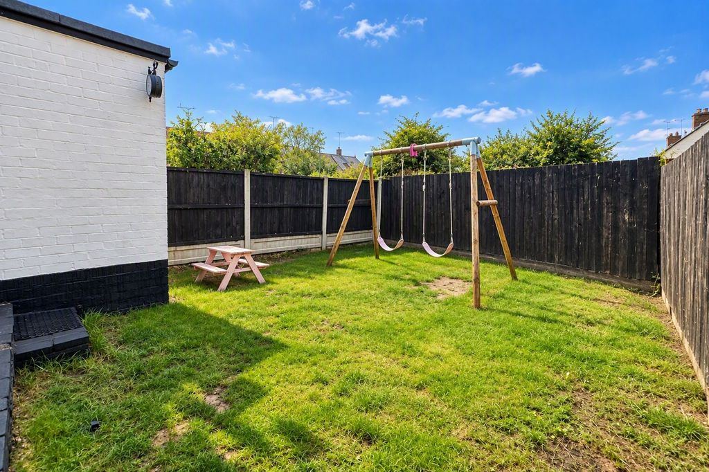 Property photo 2 of 16 Garden