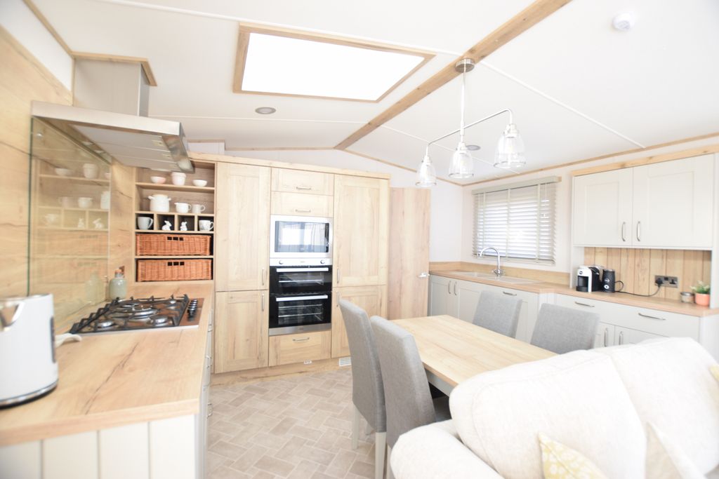 Property photo 3 of 14 Kitchen/Diner