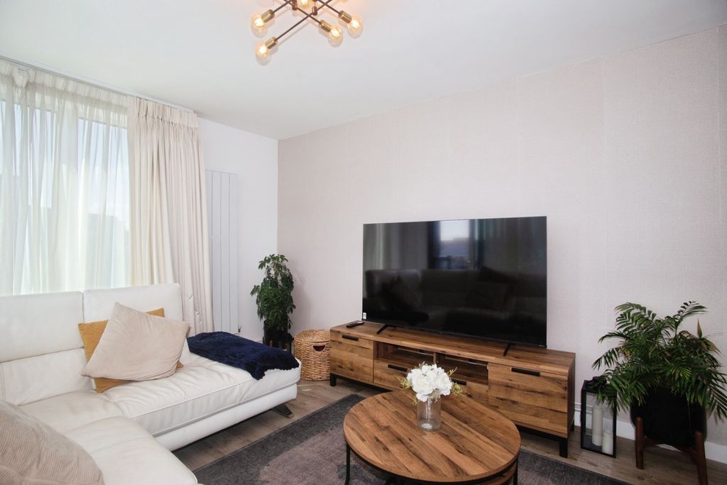 Property photo 3 of 17 Pbox-Img.Jpg