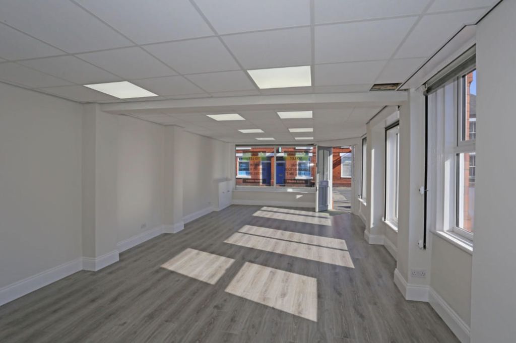 Property photo 3 of 7 Bright And Spacious Shop Area