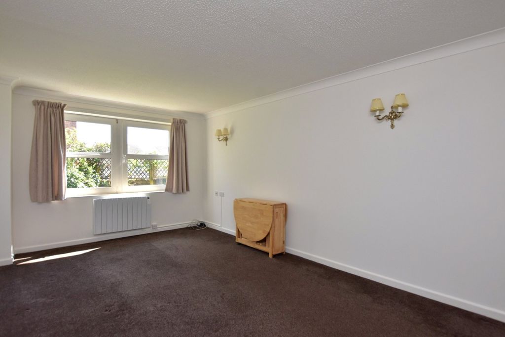 Property photo 2 of 16 Living Room