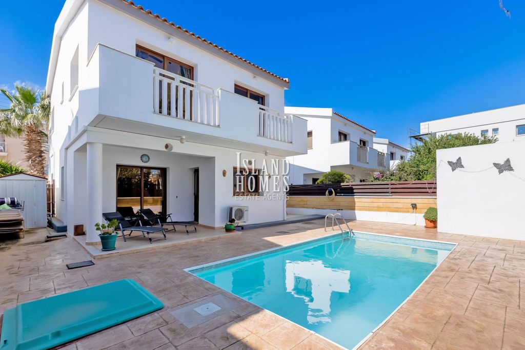 Property photo 1 of 42