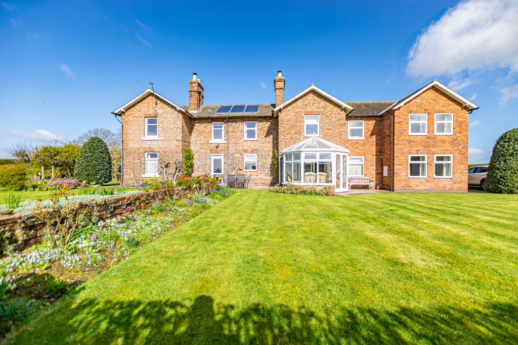 Property photo 3 of 47 Outside4