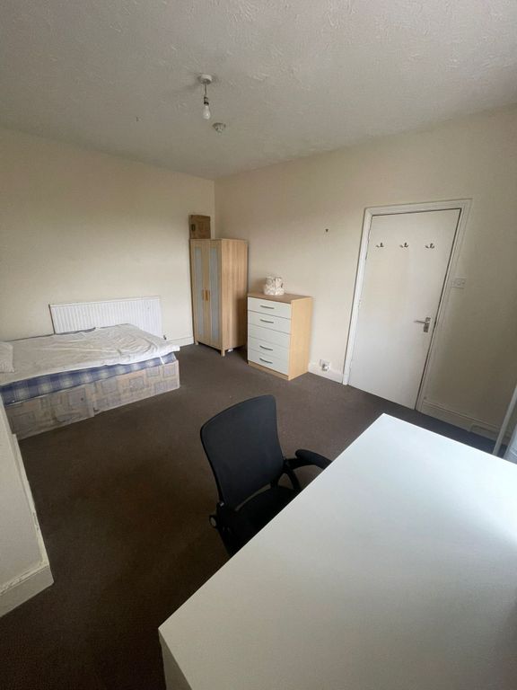 Property photo 3 of 8 A Spacious, Well-Lit Living Room Featuring A Comfo...