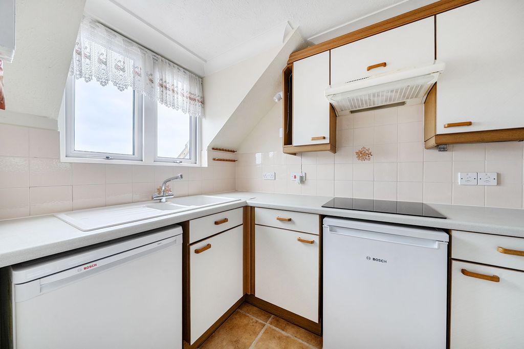 Property photo 3 of 18 Kitchen