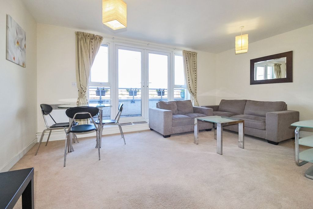 Property photo 3 of 17 Gallery