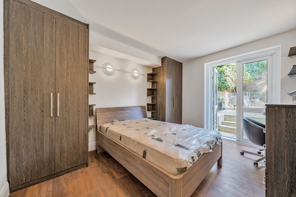 Property photo 3 of 8 1026228 (5)