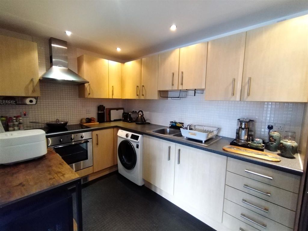 Property photo 3 of 11 Kitchen.Jpg