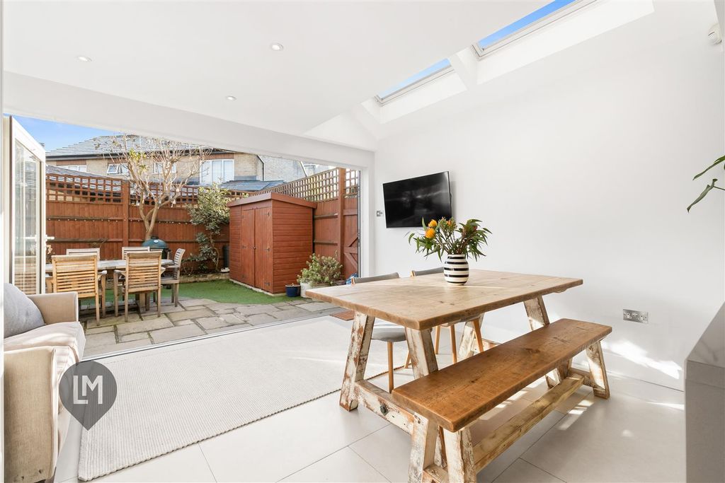 Property photo 3 of 9 Kitchen/Dining Room