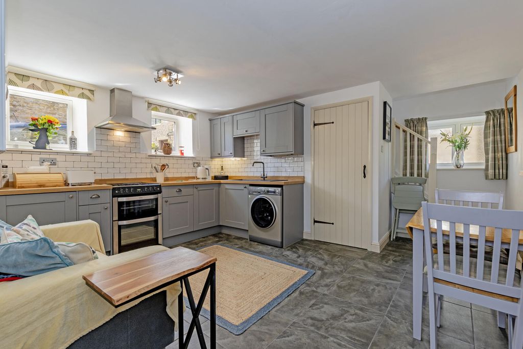 Property photo 2 of 29 Kitchen