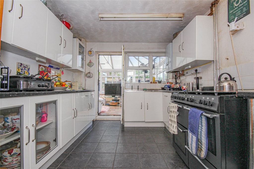 Property photo 3 of 11 Kitchen