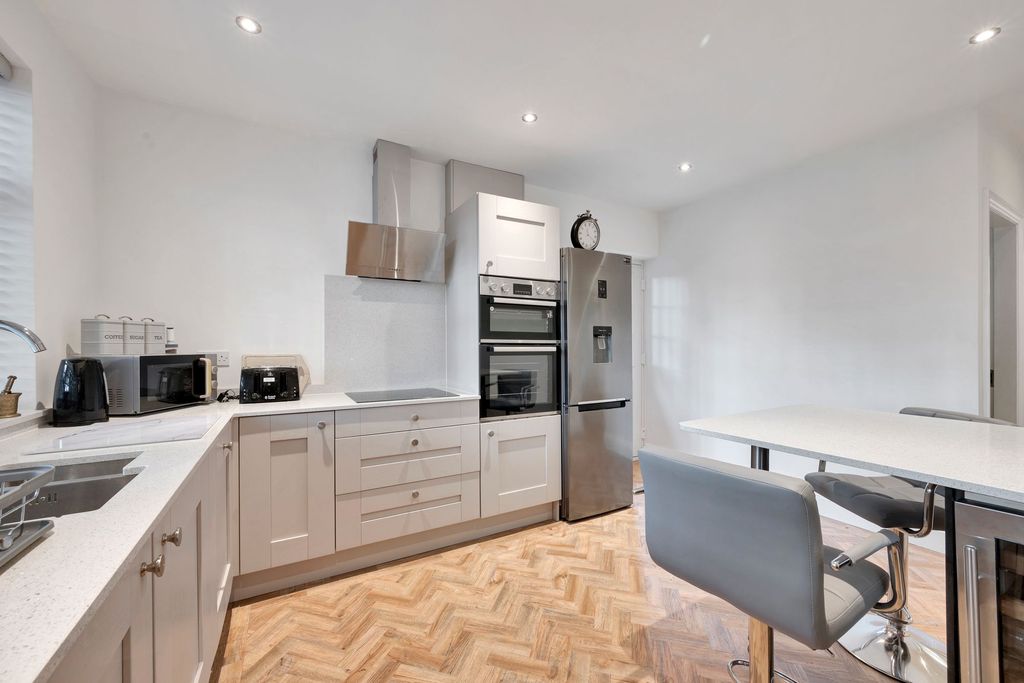 Property photo 2 of 25