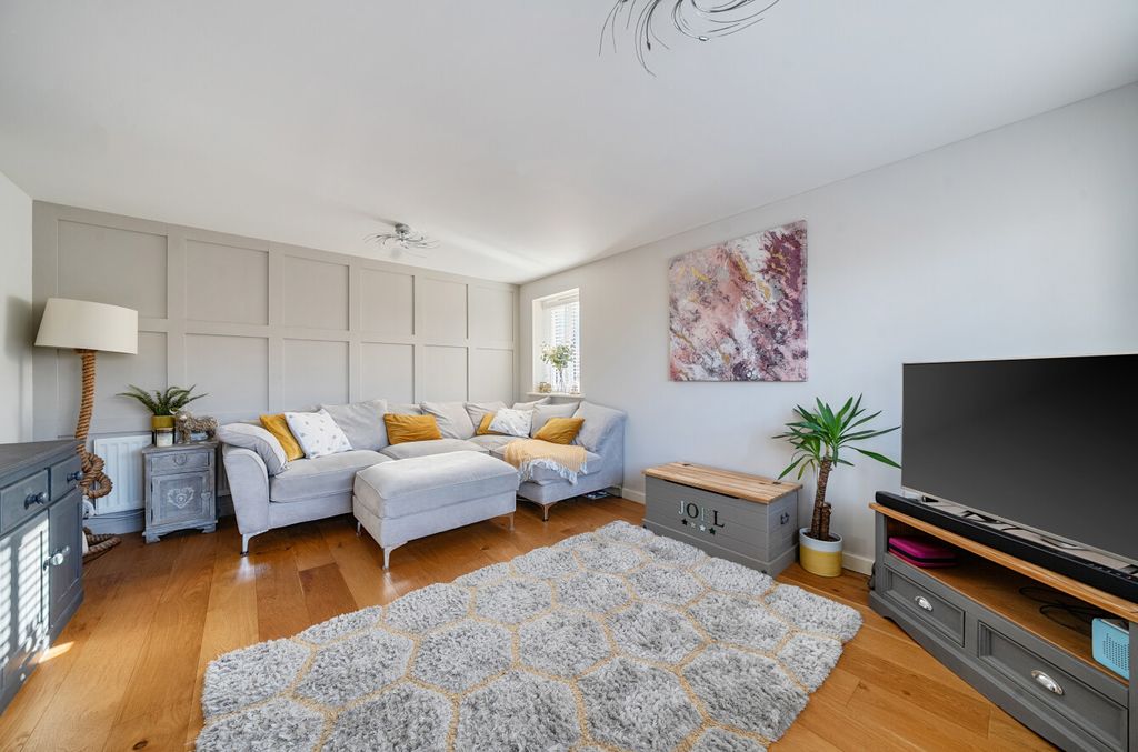 Property photo 2 of 18 1403063-6-697A274...