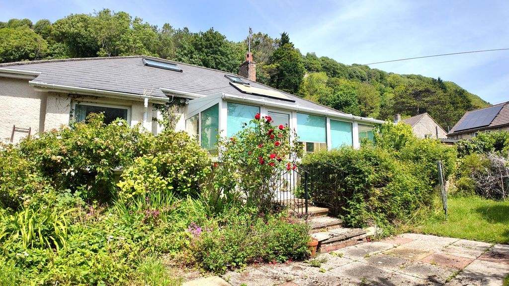 Property photo 1 of 12 Front (Exterior)