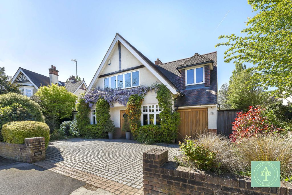 Property photo 1 of 47 4Â Bedroom Detached For Sale
