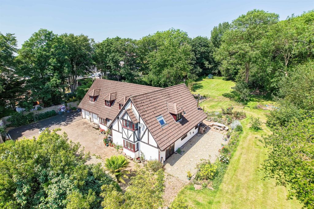 Property photo 2 of 34