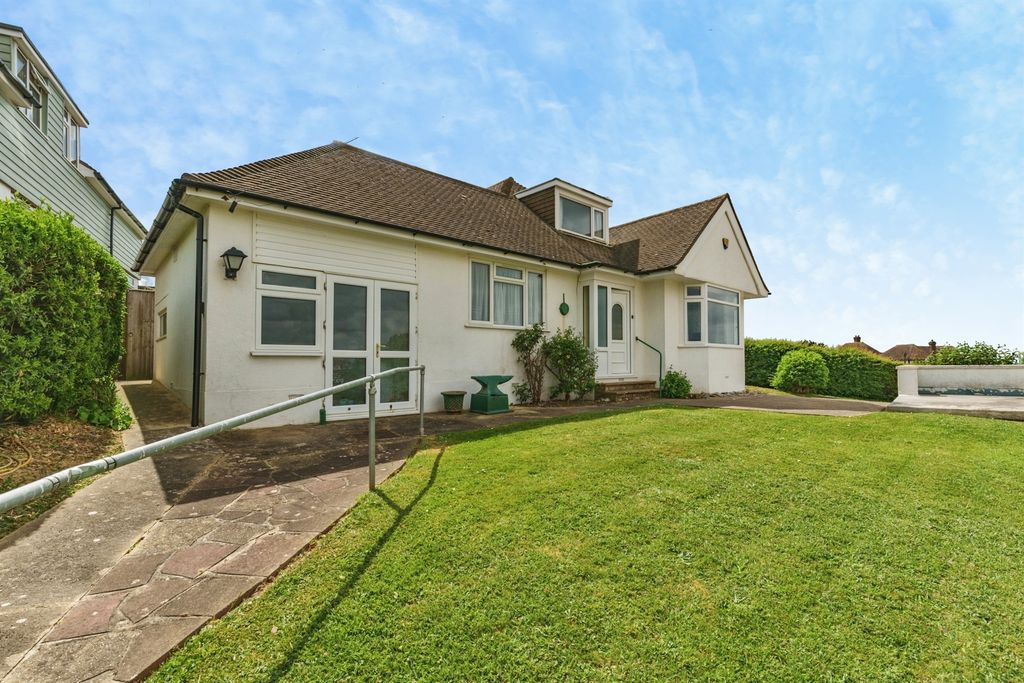Property photo 2 of 28