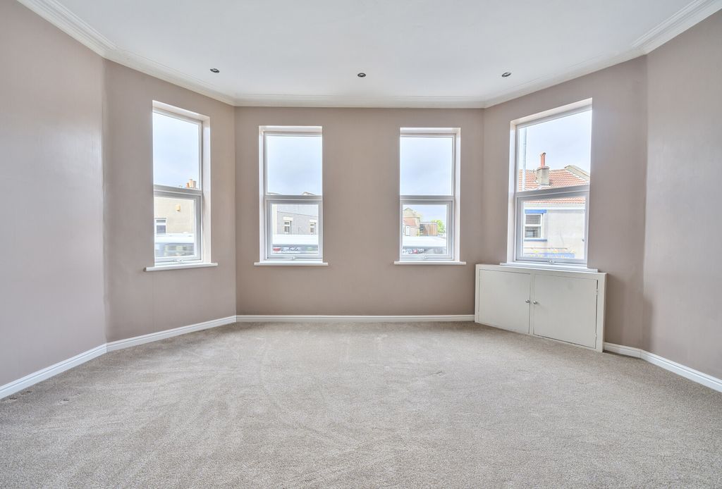 Property photo 2 of 14 1446920-12-69E22A...