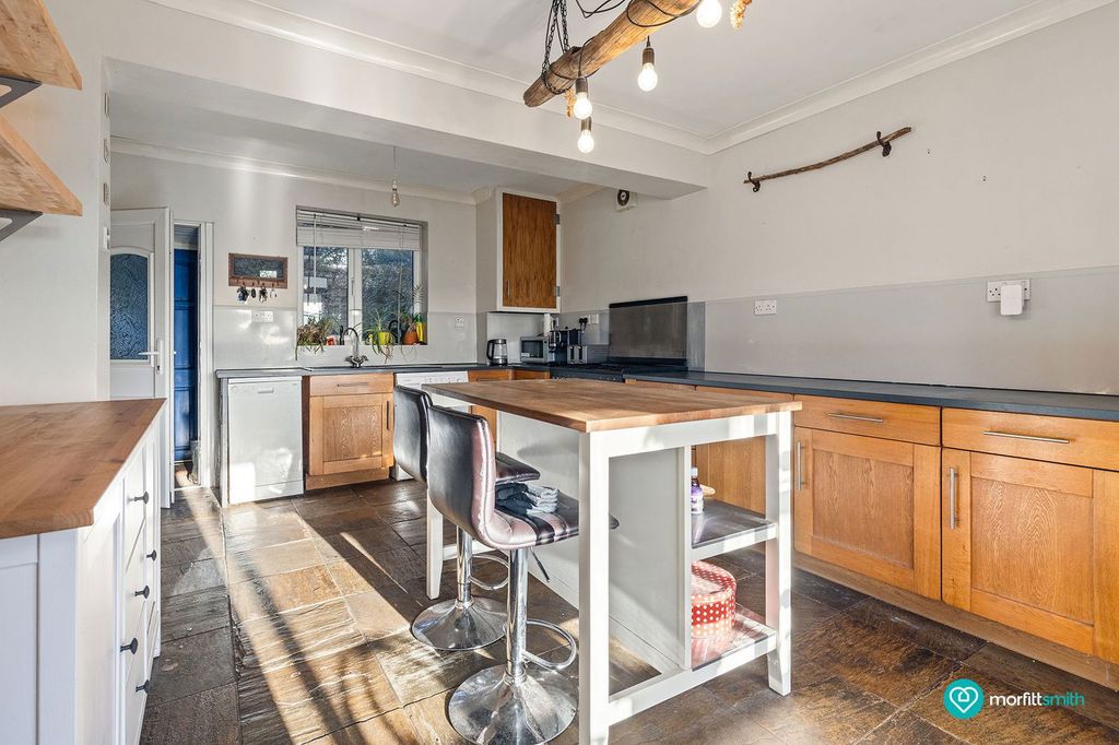 Property photo 2 of 24