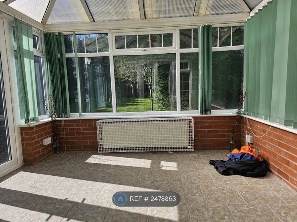 Property photo 3 of 9 Conservatory