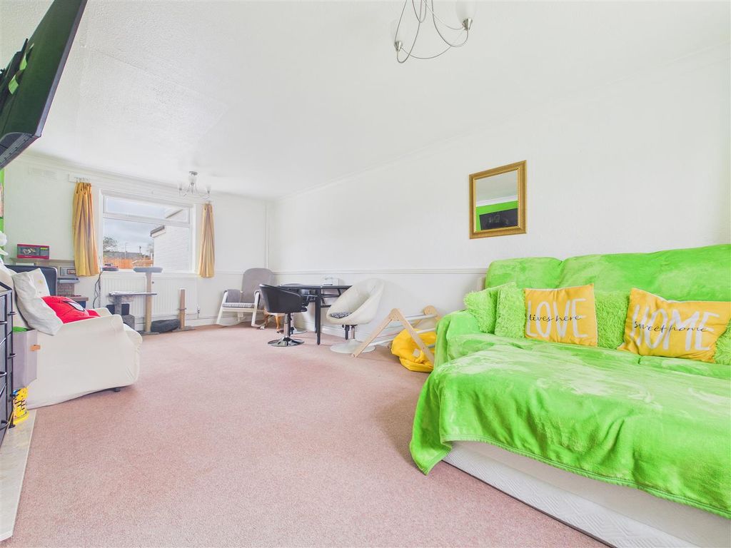 Property photo 2 of 11 Cam01407G0-Pr0125-Still007.Jpg