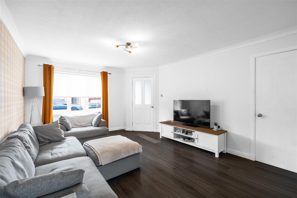 Property photo 3 of 16 Lounge-1.Jpg