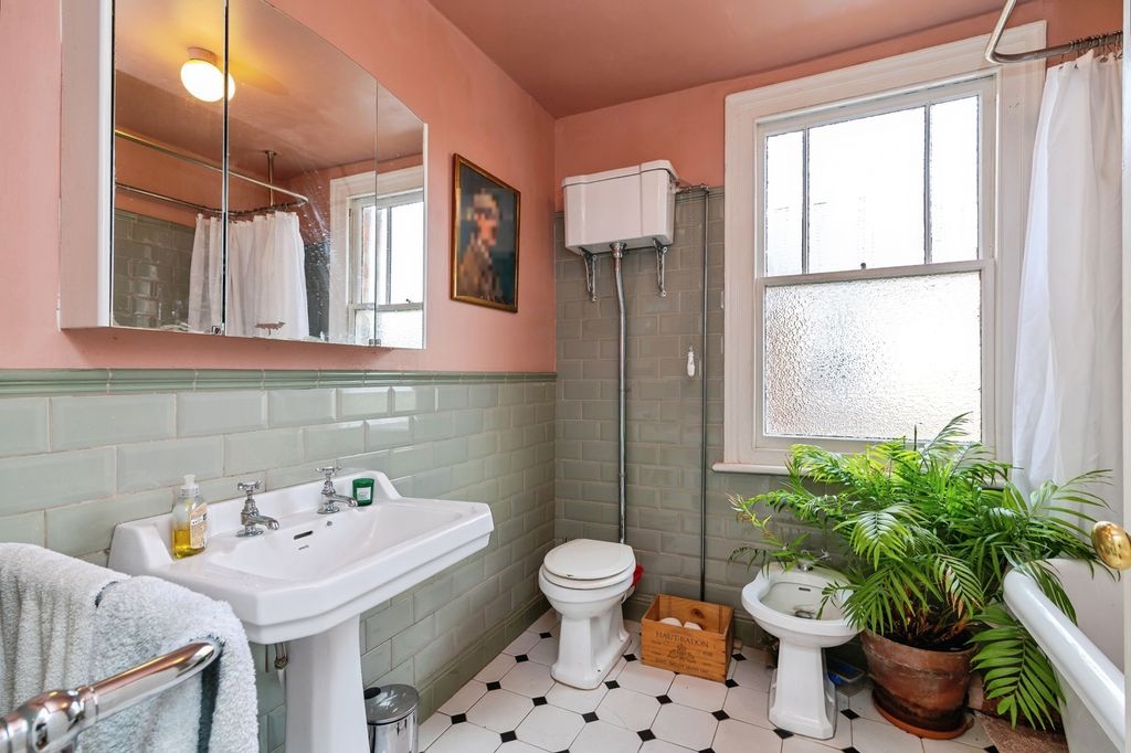 Property photo 3 of 19 Photo
