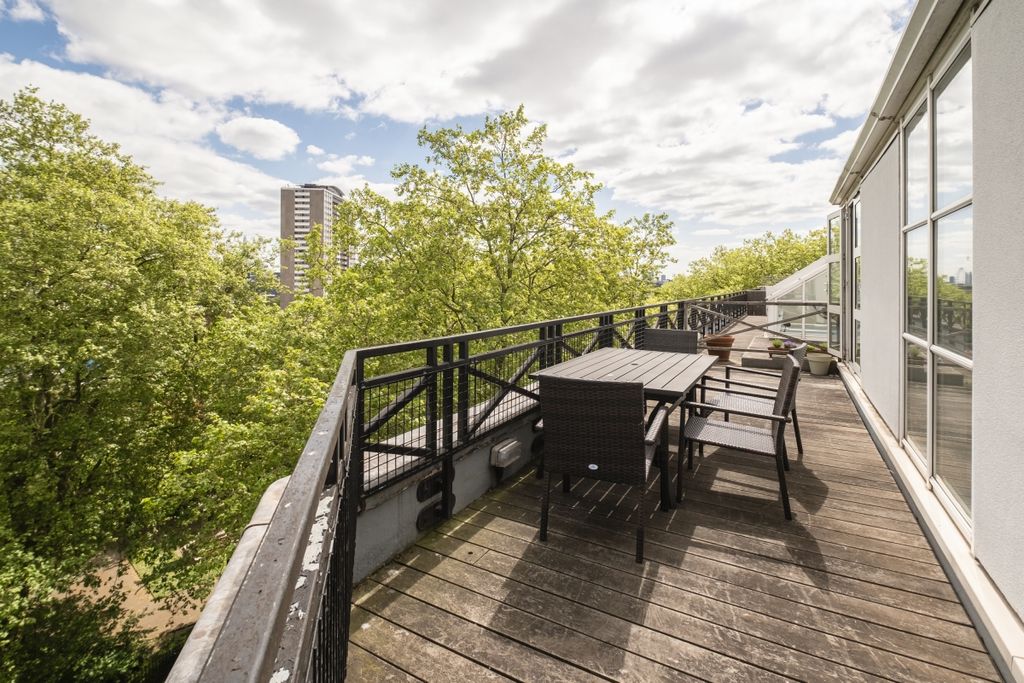 Property photo 3 of 15 New River Head