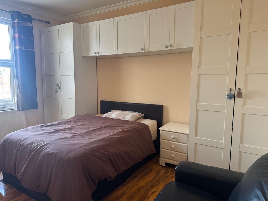 Property photo 2 of 4