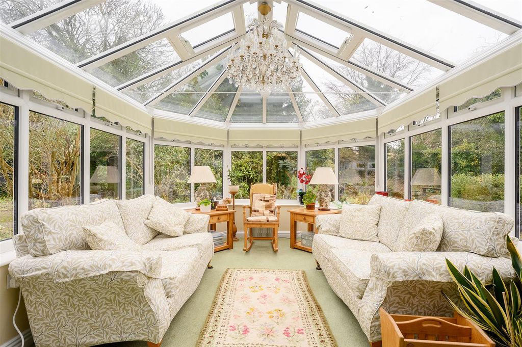 Property photo 3 of 23 Conservatory