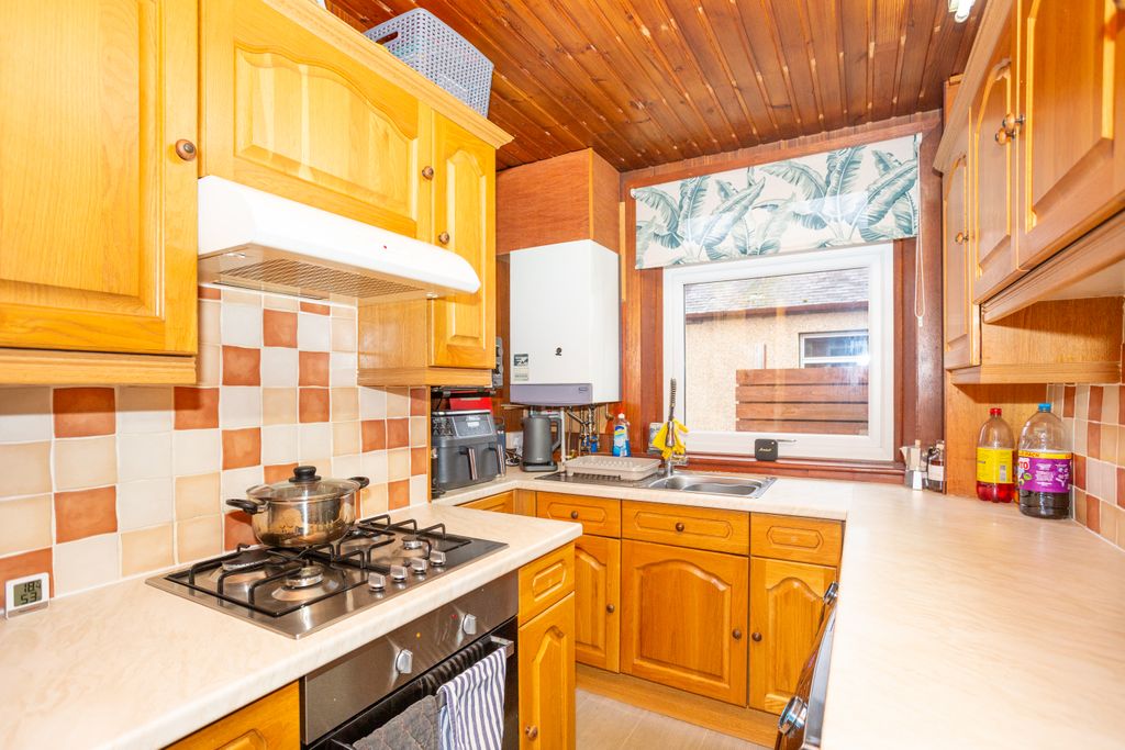 Property photo 3 of 27 Kitchen