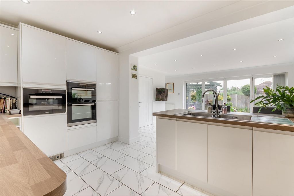 Property photo 2 of 39 8661245-Interior16.Jpg