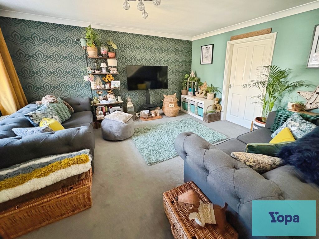 Property photo 2 of 17 Lounge