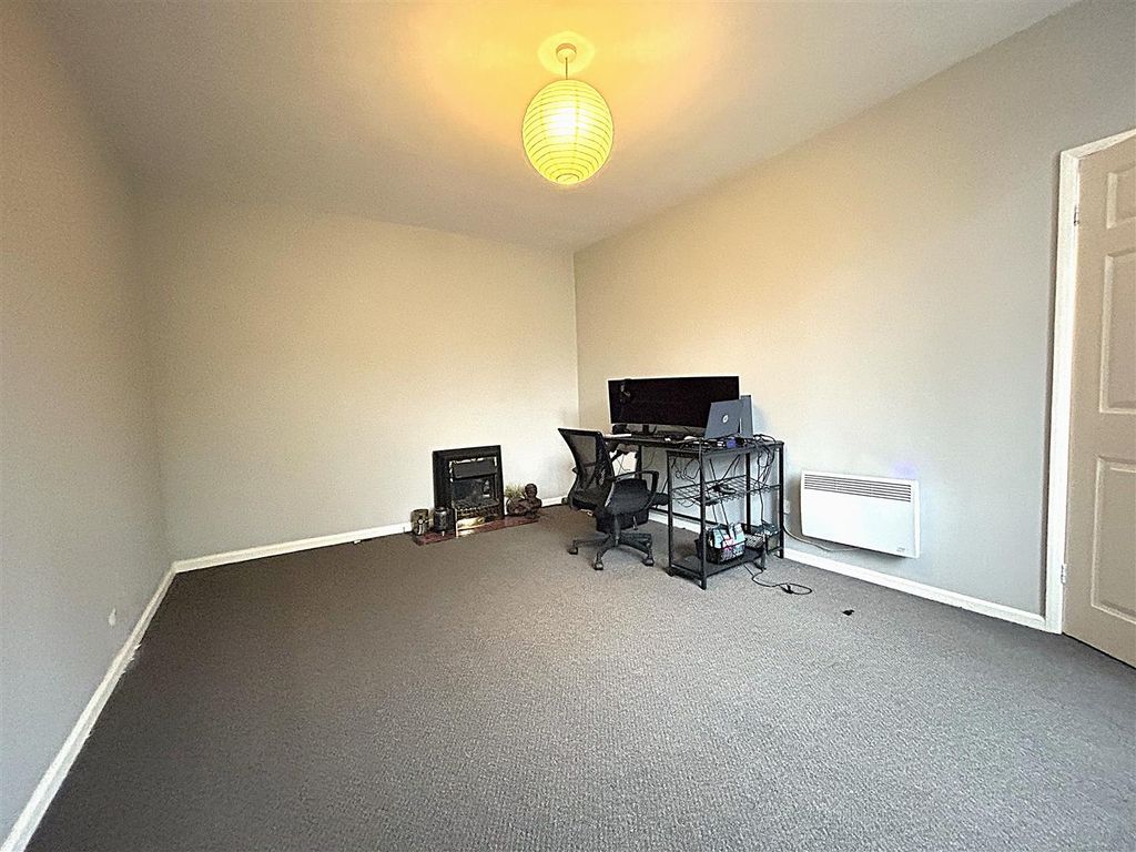 Property photo 2 of 8 Lounge