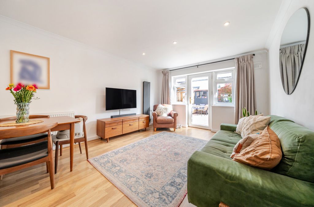 Property photo 2 of 13 1457064-10-6A01Ff...