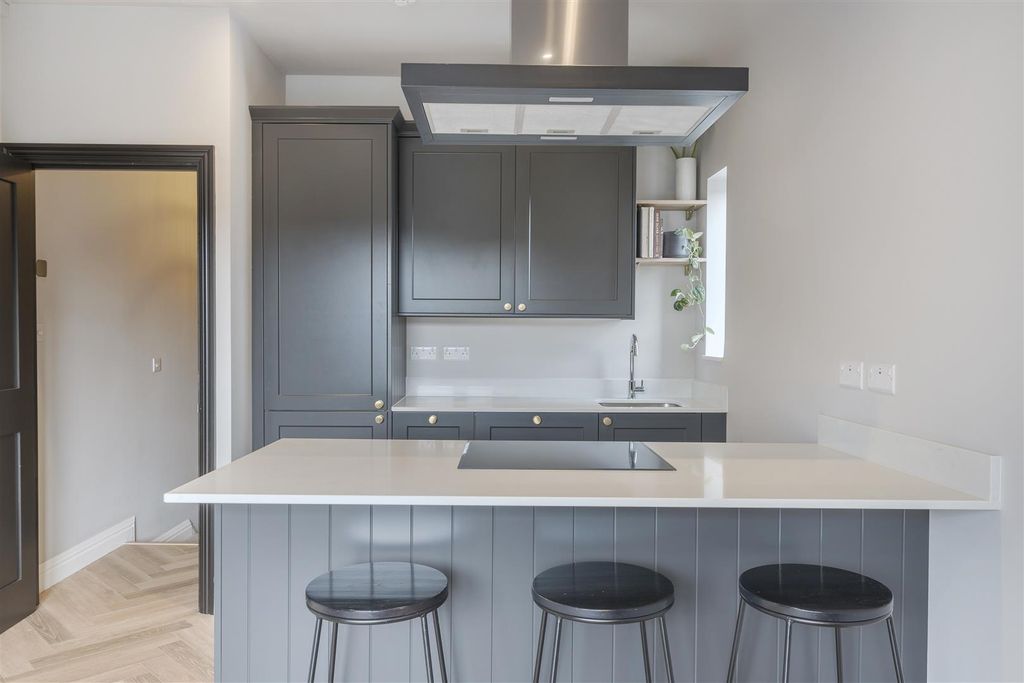 Property photo 2 of 14 1358799-5-68Dd489Be7d6F.Jpg