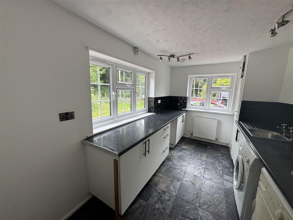 Property photo 3 of 15 Kitchen