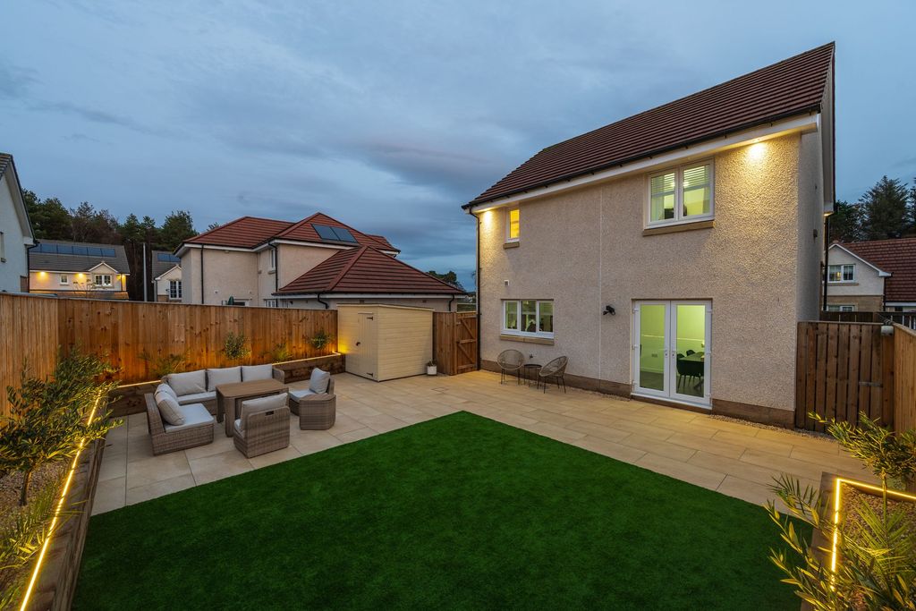 Property photo 2 of 44 Garden