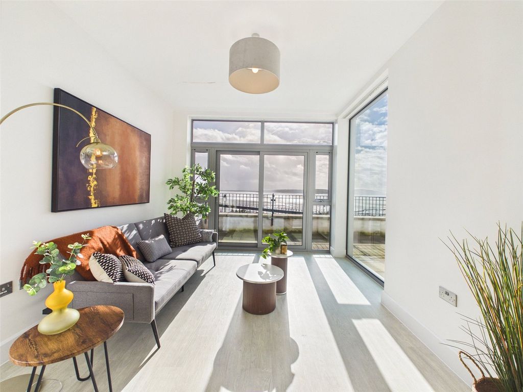 Property photo 1 of 11 Paragon Road