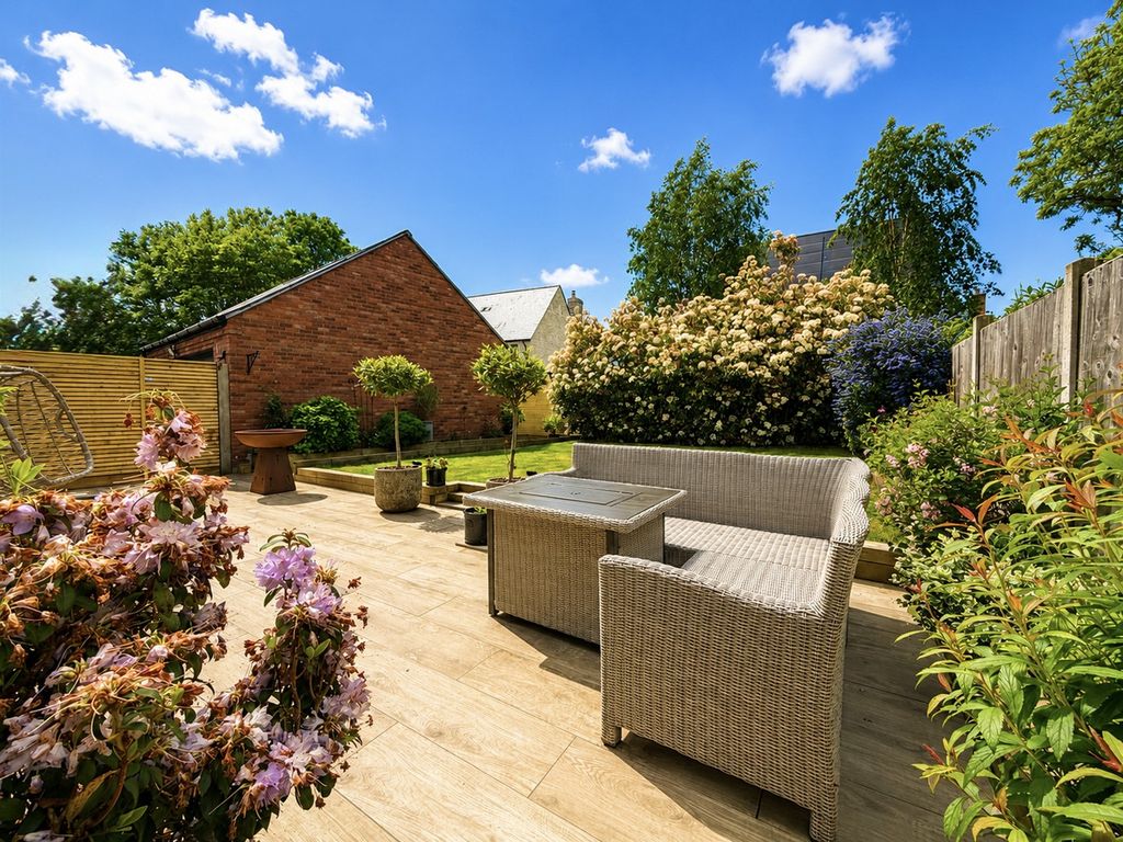 Property photo 2 of 32