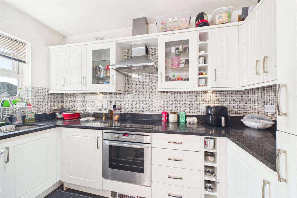 Property photo 2 of 9 Picture No. 12