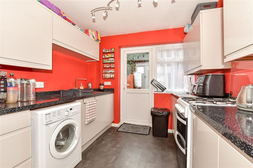 Property photo 1 of 9 Kitchen