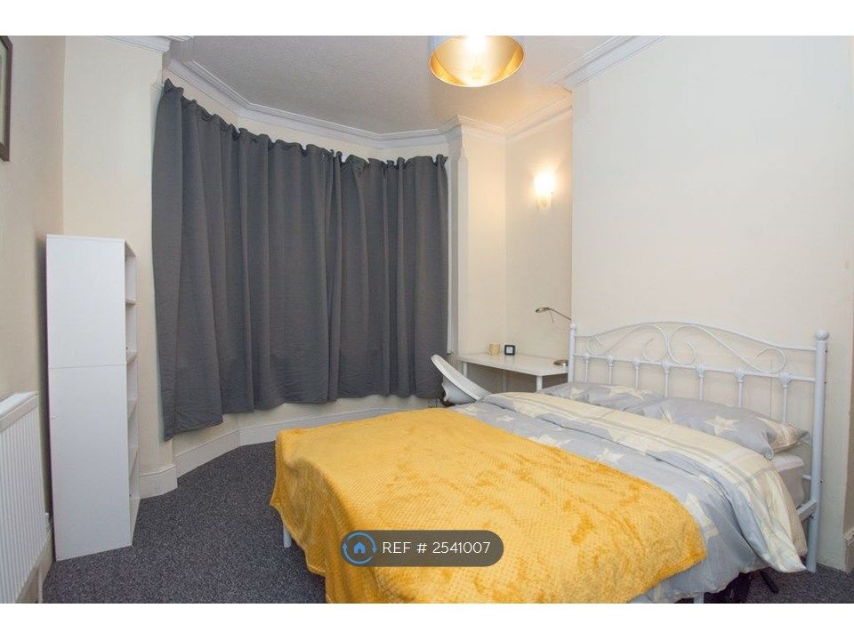 Property photo 3 of 14 Bedroom 1 (Ground Floor)
